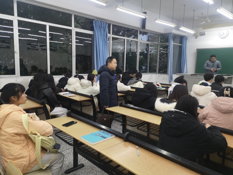 1645495506259010386.jpg 开学第一天教检1.jpg