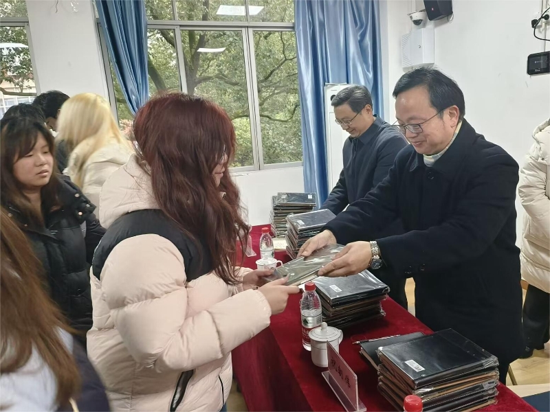 DAIm_1766659439592056349.jpeg 149D3F3C3B66413513F1D6F3781FC68F.jpeg